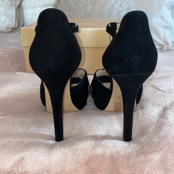 Michael Kors Francoise suede T strap sandal - Picture 5 of 6